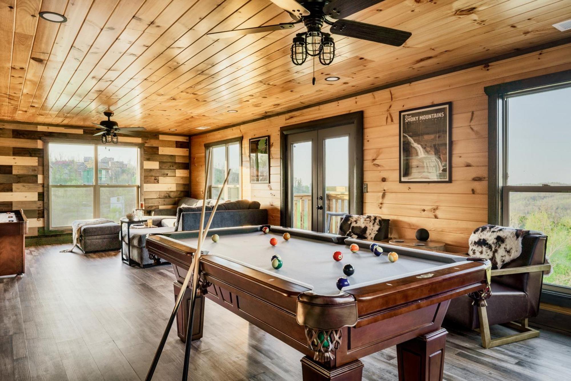 Mountainscape - Brand New Cabin W Views - Hottub - Firetable - Ps5 - Pooltable - 3 Pools جاتلينبرج المظهر الخارجي الصورة