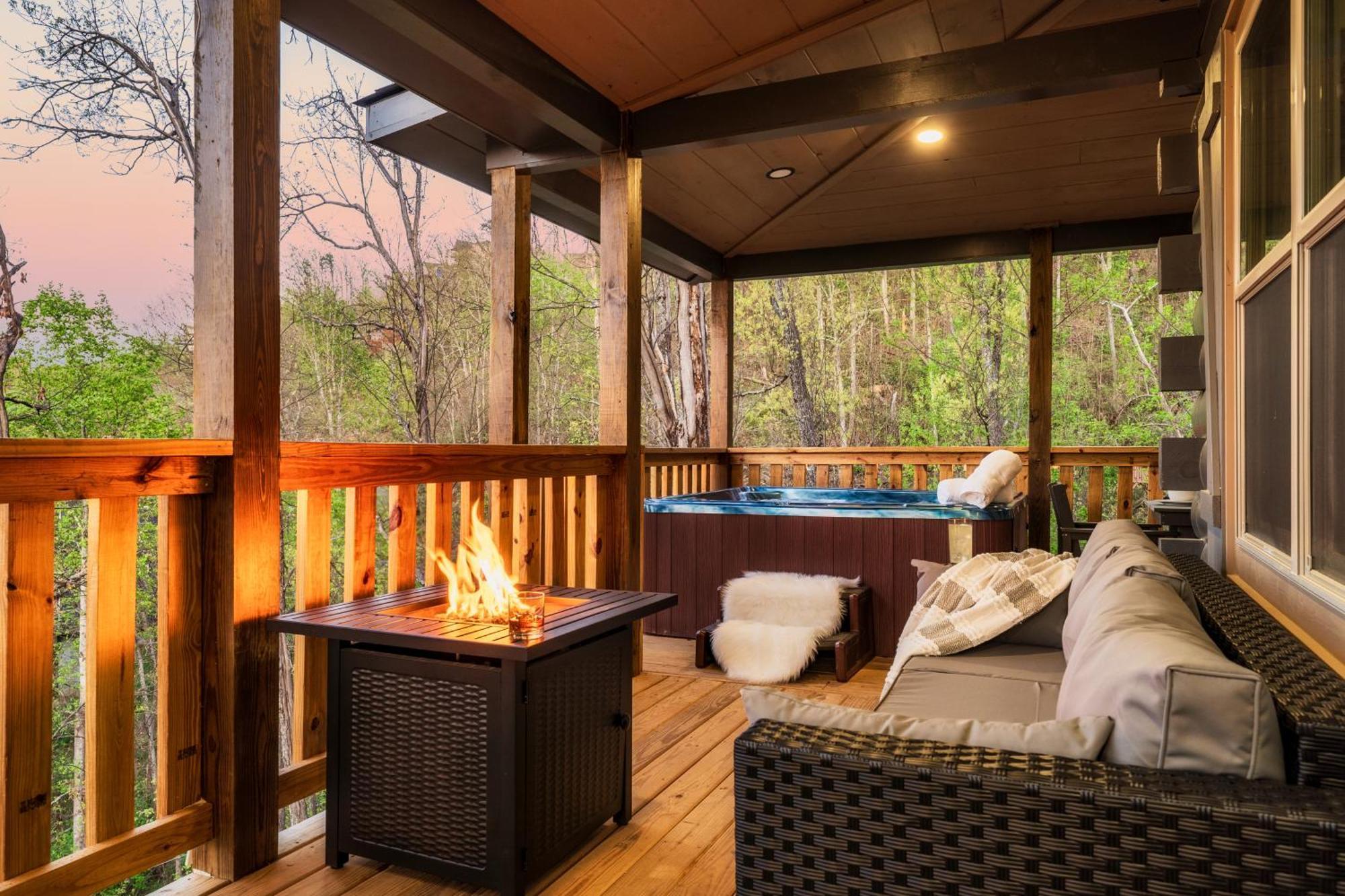 Mountainscape - Brand New Cabin W Views - Hottub - Firetable - Ps5 - Pooltable - 3 Pools جاتلينبرج المظهر الخارجي الصورة