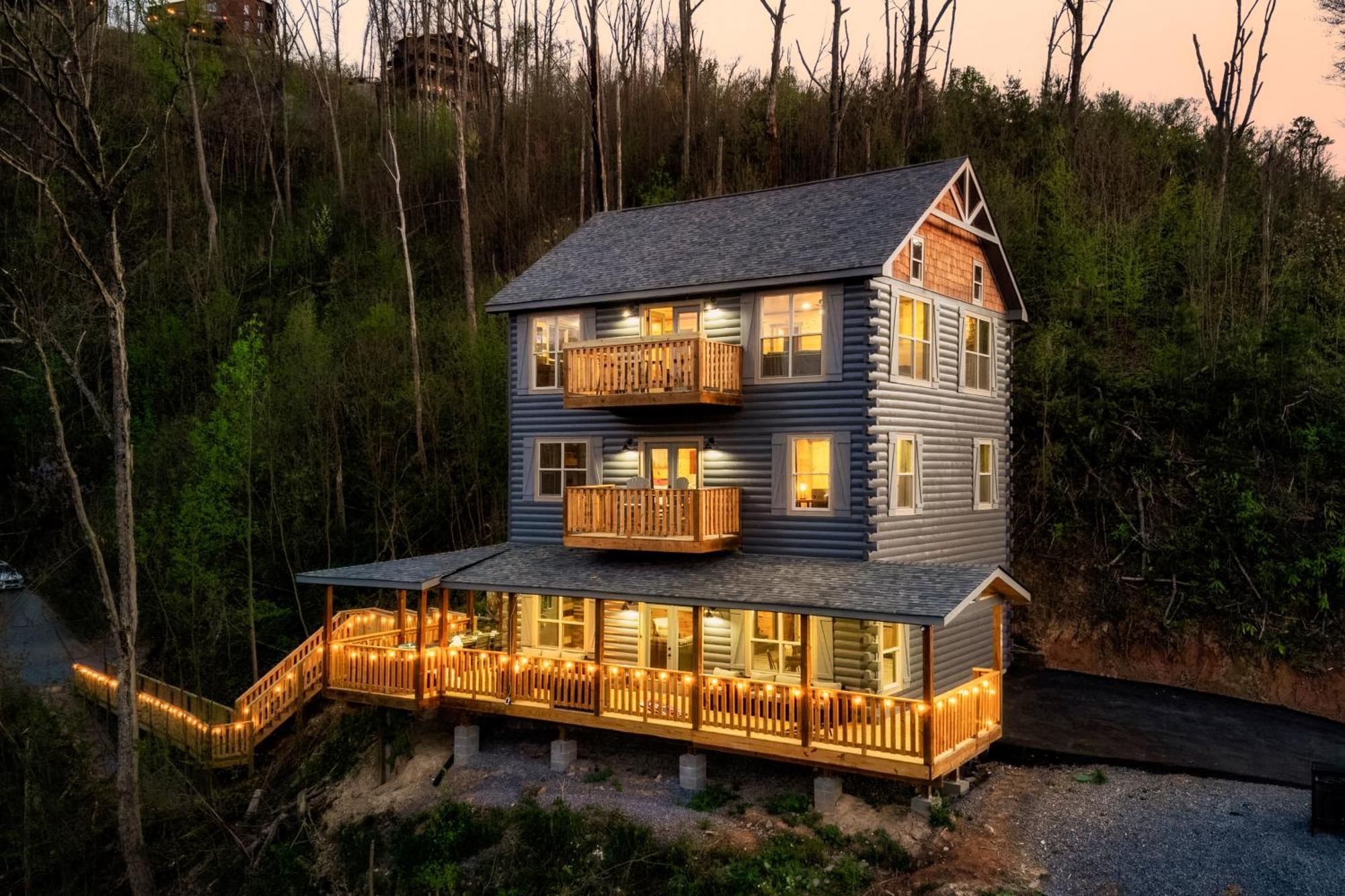 Mountainscape - Brand New Cabin W Views - Hottub - Firetable - Ps5 - Pooltable - 3 Pools جاتلينبرج المظهر الخارجي الصورة