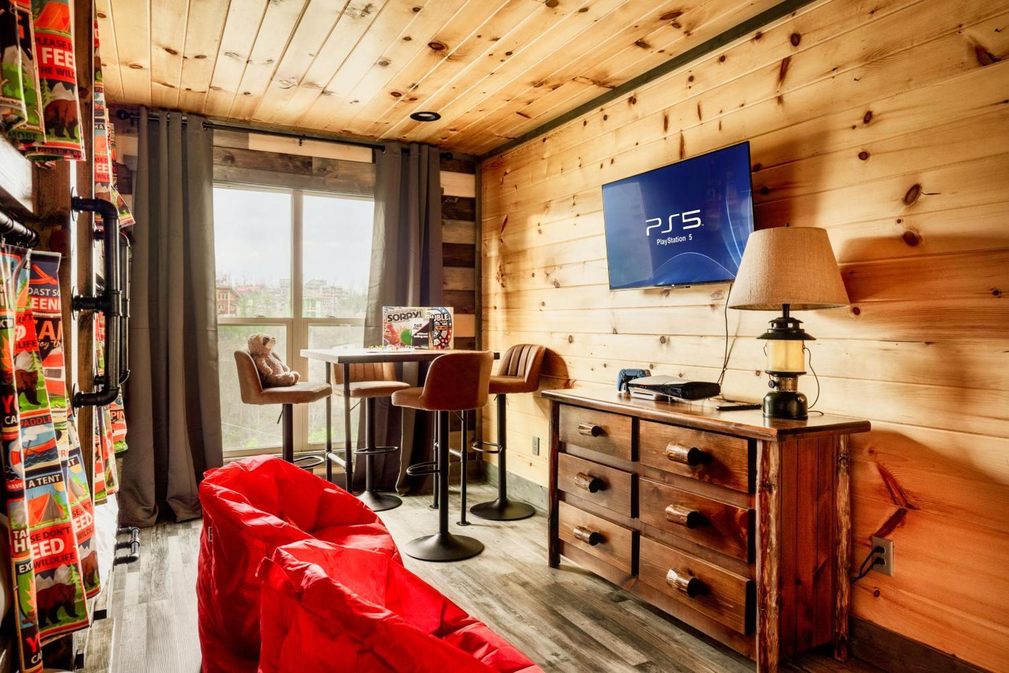Mountainscape - Brand New Cabin W Views - Hottub - Firetable - Ps5 - Pooltable - 3 Pools جاتلينبرج المظهر الخارجي الصورة
