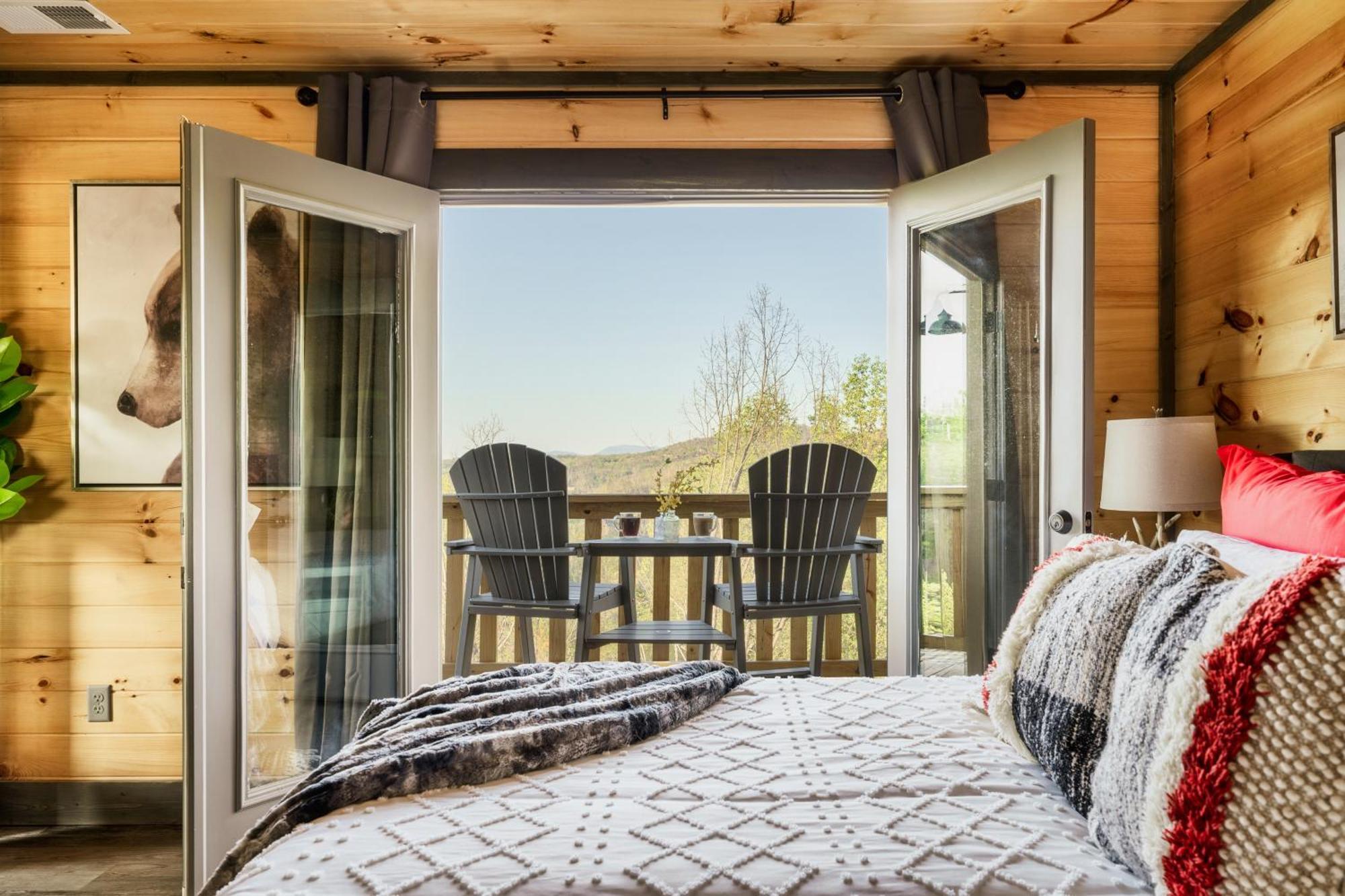 Mountainscape - Brand New Cabin W Views - Hottub - Firetable - Ps5 - Pooltable - 3 Pools جاتلينبرج المظهر الخارجي الصورة
