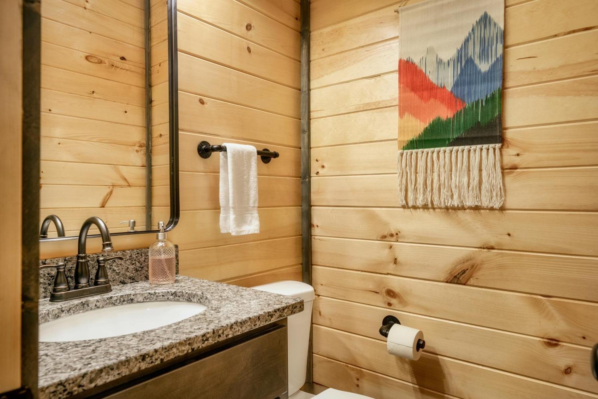 Mountainscape - Brand New Cabin W Views - Hottub - Firetable - Ps5 - Pooltable - 3 Pools جاتلينبرج المظهر الخارجي الصورة