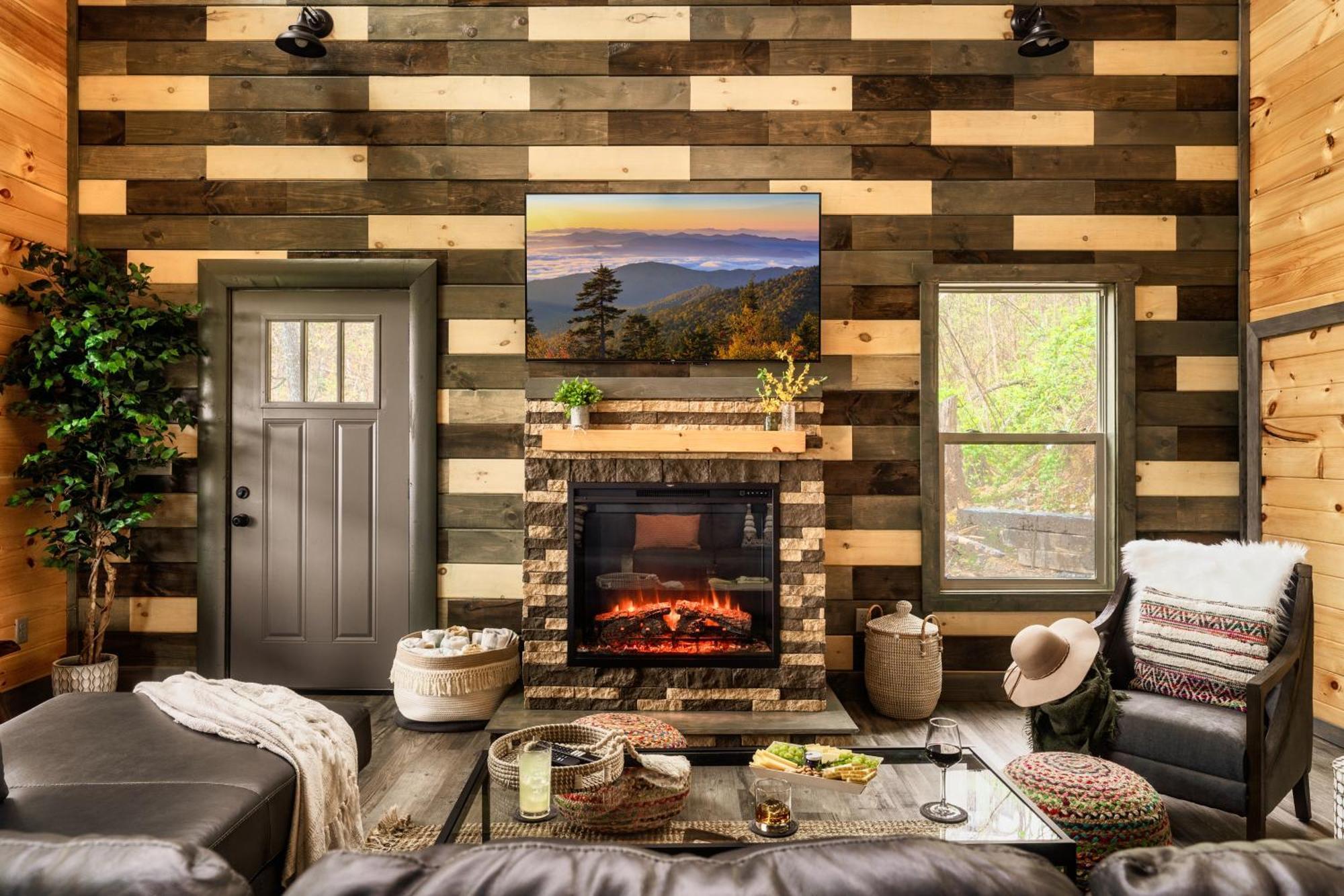 Mountainscape - Brand New Cabin W Views - Hottub - Firetable - Ps5 - Pooltable - 3 Pools جاتلينبرج المظهر الخارجي الصورة